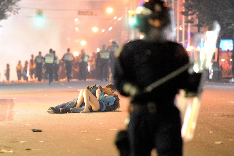 kiss in the riots